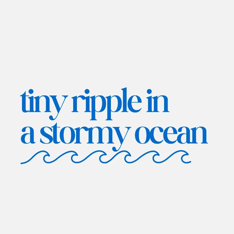 Une minuscule ondulation dans un océan orageux avec des vagues