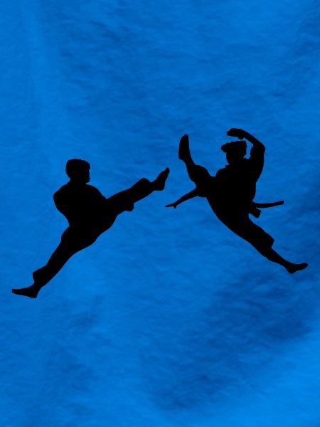 Zwei fliegende Karate-Kick oder Teakwondo-Kick