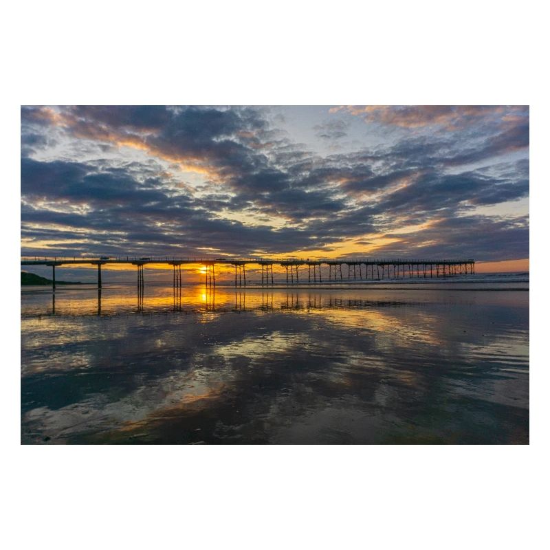 Reflets de la jetée du coucher de soleil
