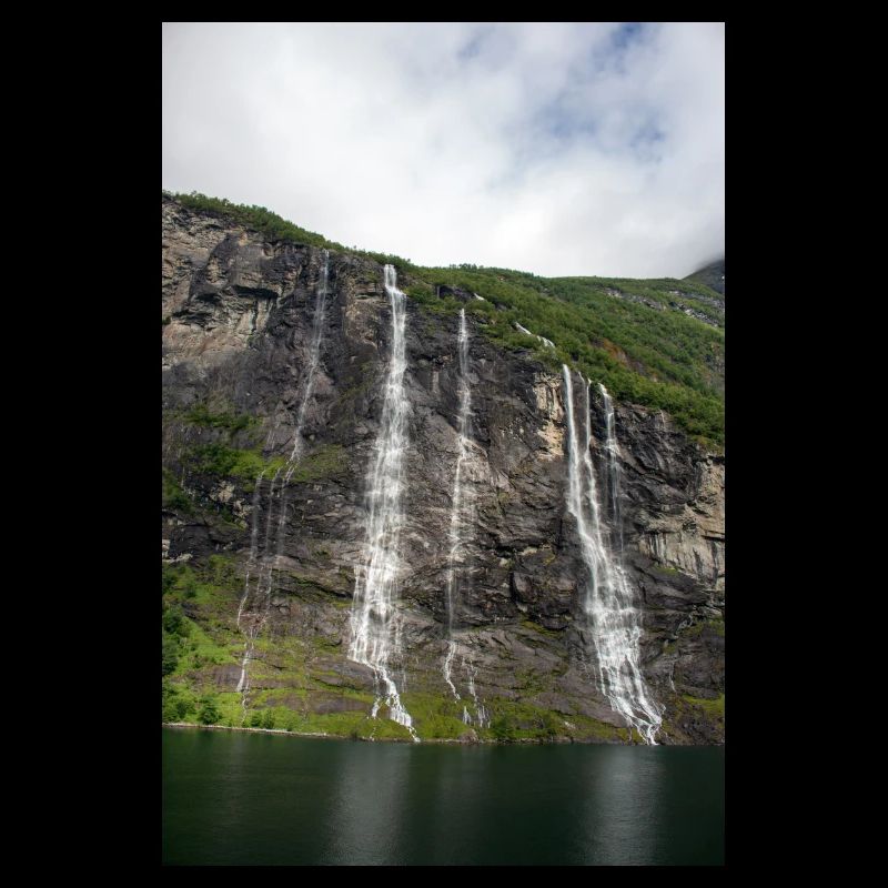 Cascade des Sept Sœurs dans les fjords de Geiranger