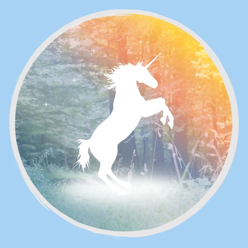 Licorne mystique dans la forêt enchantée