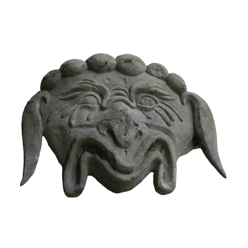 Masque de pierre souriant