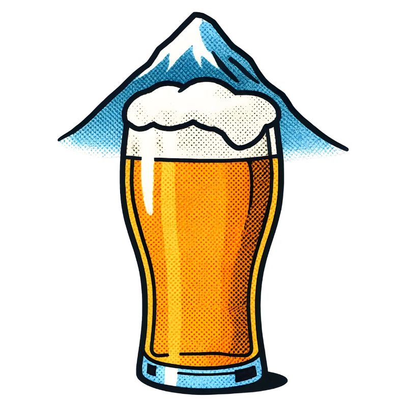 Verre à bière devant le sommet de la montagne