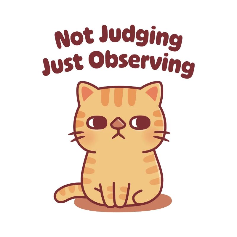 Mignon chat tigré œil de côté ne jugeant pas, observant simplement