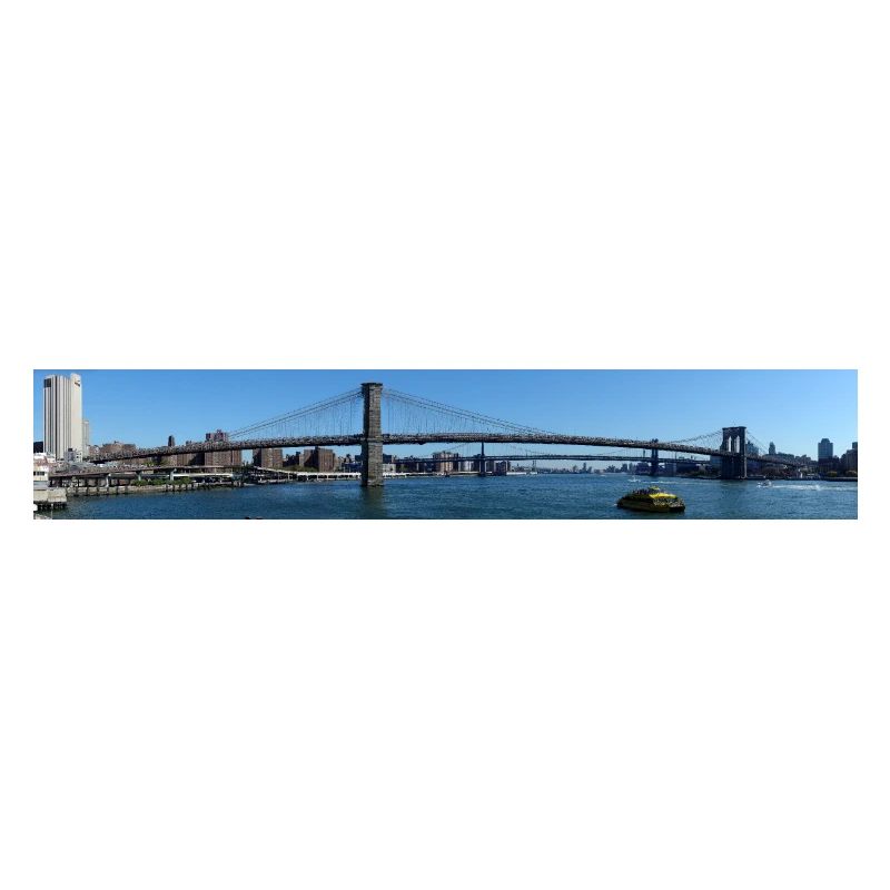 Brücke über ruhiges Wasser