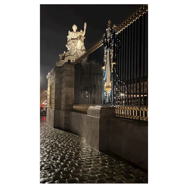 Grille d'honneur de Versailles de nuit