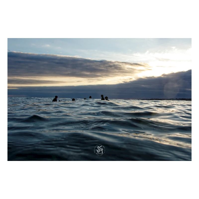 Crépuscule sur les vagues