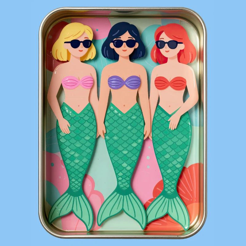 Trois sirènes dans une boîte