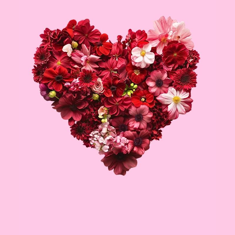 Herz aus roten Blüten - Leidenschaftliche Blumenpr