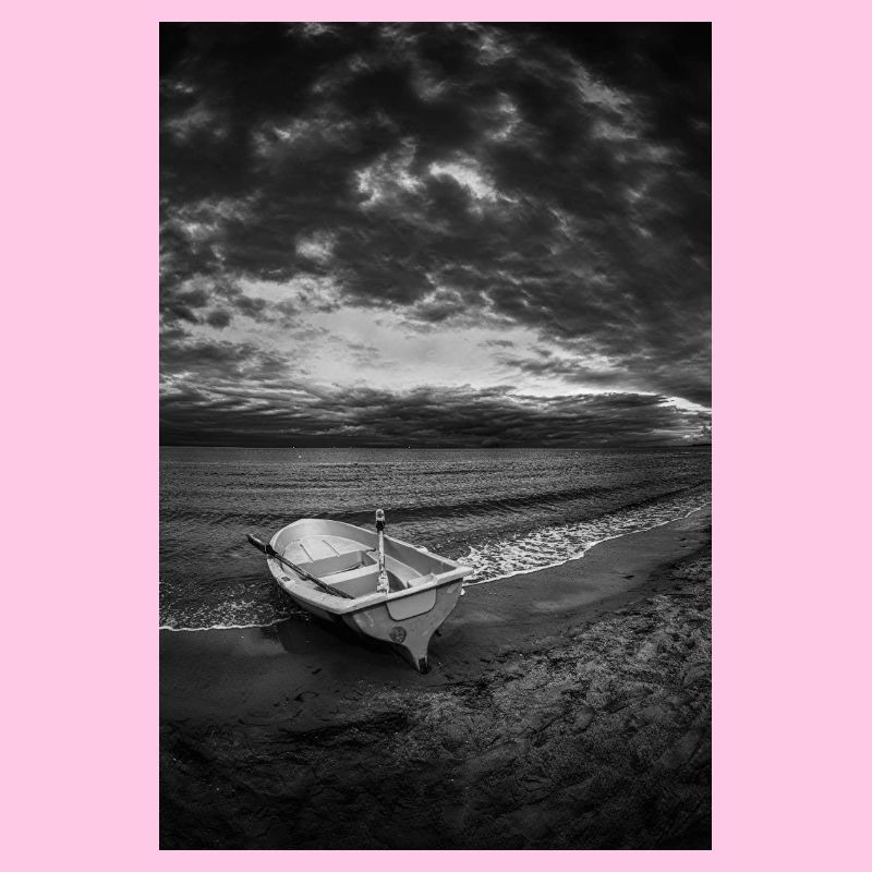 Ein Boot an einem dunklen Ufer