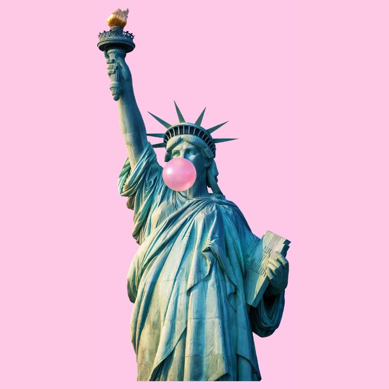 La Statue de la Liberté mâche du chewing-gum