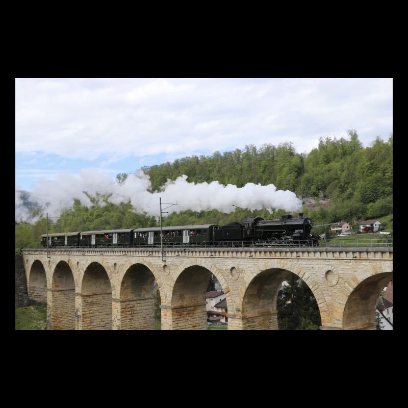 Locomotive CFF sur viaduc