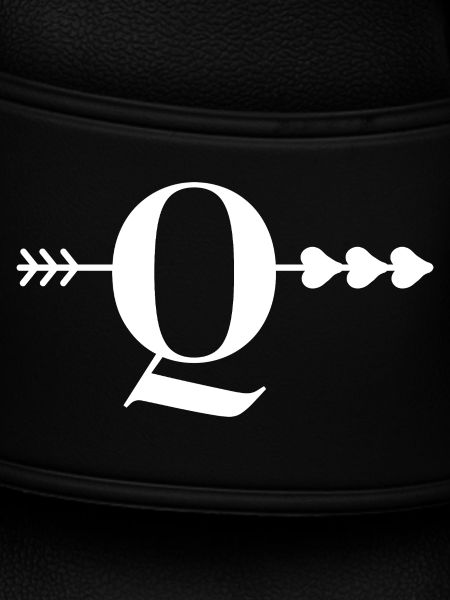 Buchstabe Q Pfeilherz
