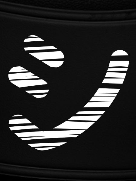 Japanese text 'シ' (Shi)- Brush