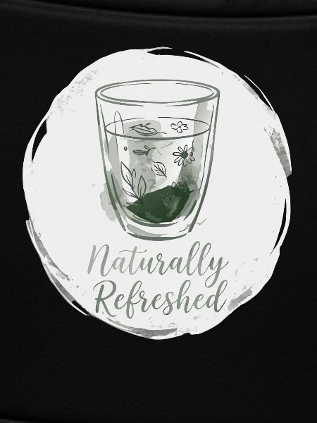 Teetrinker Spruch Naturally Refreshed Tee