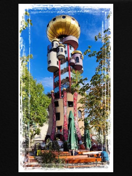 Hundertwasserturm beim Kuchlbauer