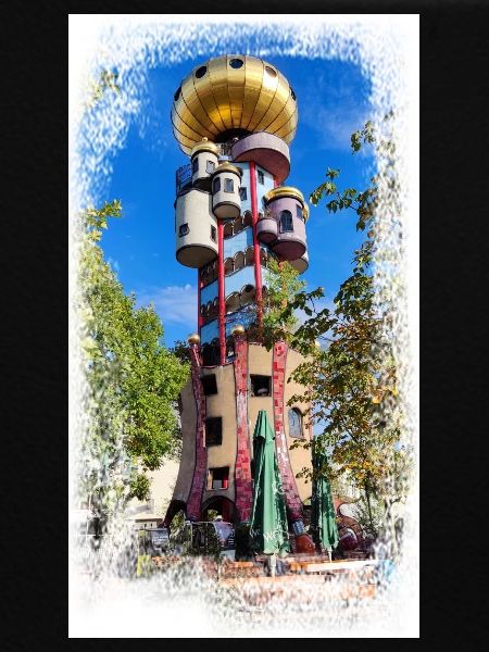 Kunterbunter Turm beim Kuchlbauer
