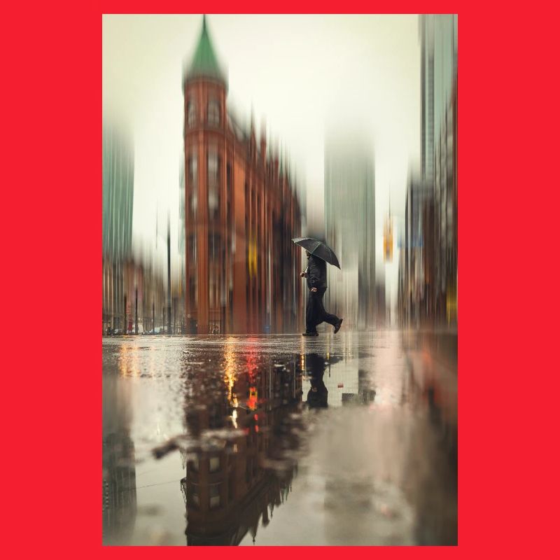 Between rain and reflection – city moment
