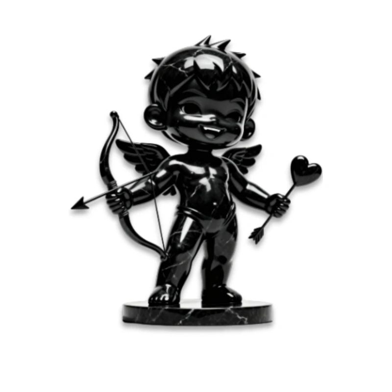 Schwarzer Amor mit Bogen