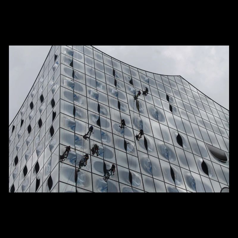 Elbphilharmonie mit Fensterputzern