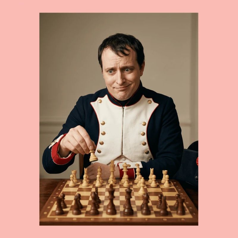 Napoléon joue aux échecs.