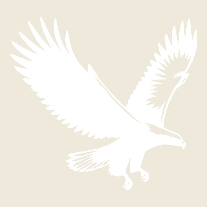 Aigle élégant s’approchant avec de larges ailes