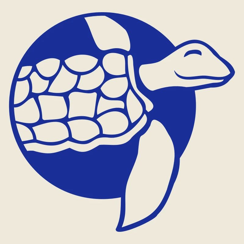 Tortue d’eau mignonne mignonne nageant joyeusement