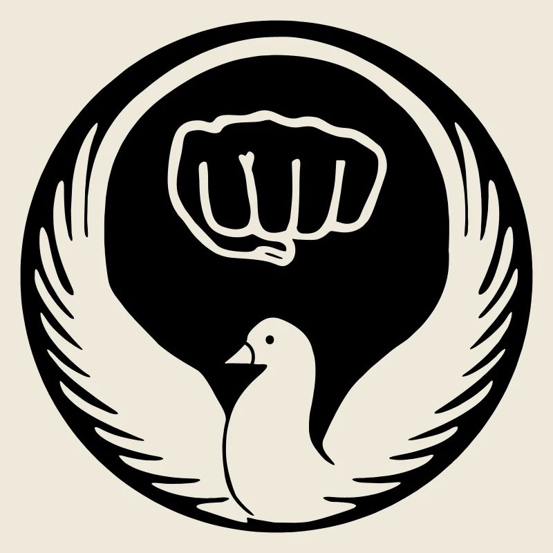 Wado-Taube mit Karate-Faust