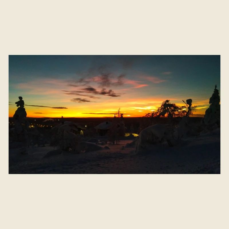 Coucher de soleil dans un paysage enneigé
