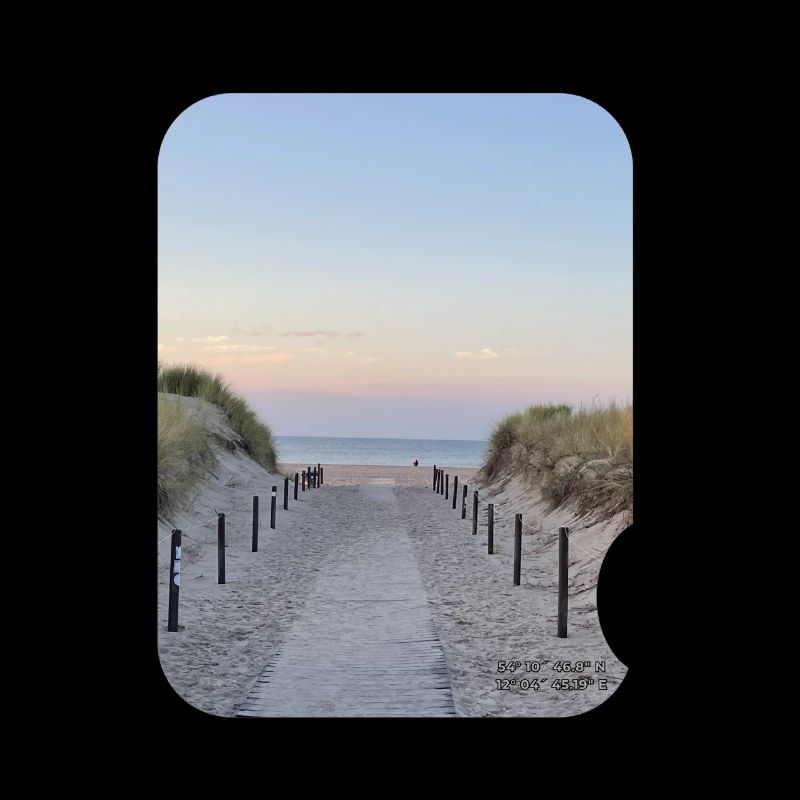 Sentier de dunes au bord de la mer, coucher de soleil