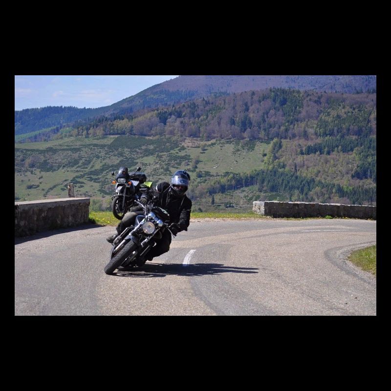 La moto se trouve dans le vent