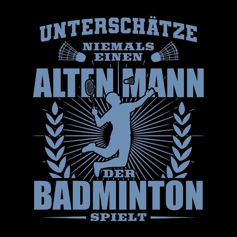 Alter Mann der Badminton spielt