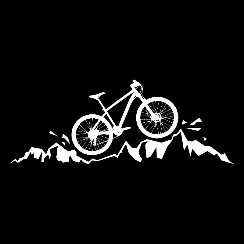 Silhouette du VTT dans les montagnes