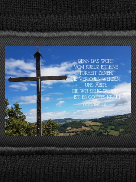 Kreuzweg über Berglandschaft