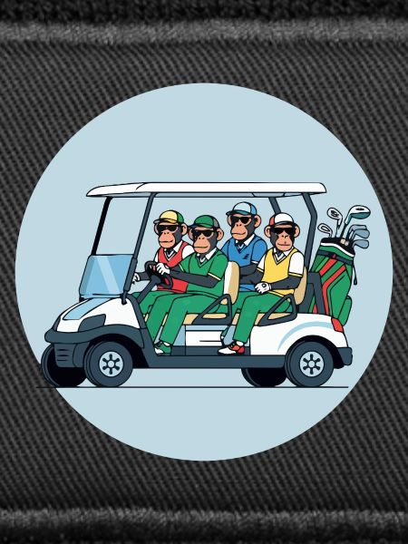Golftruppe im Golfwagen
