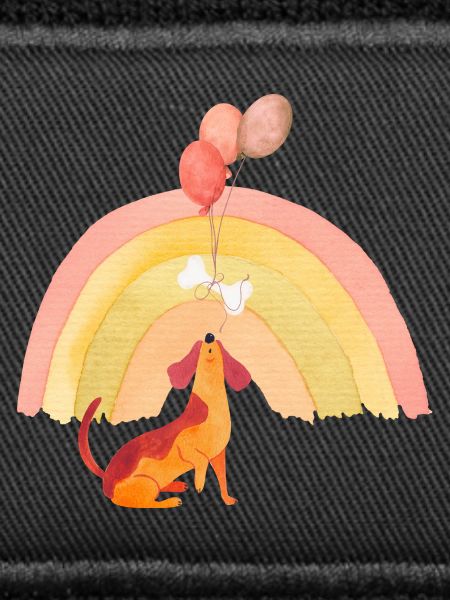 Fröhlicher Hund mit Ballons