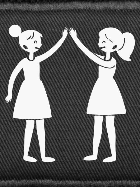 Zwei Freundinnen High-Five Silhouette