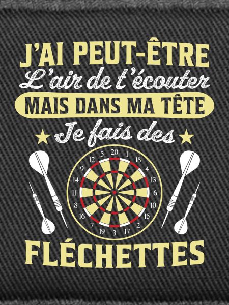  joue aux fléchettes