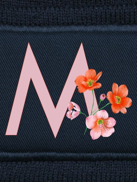 M mit Blumen