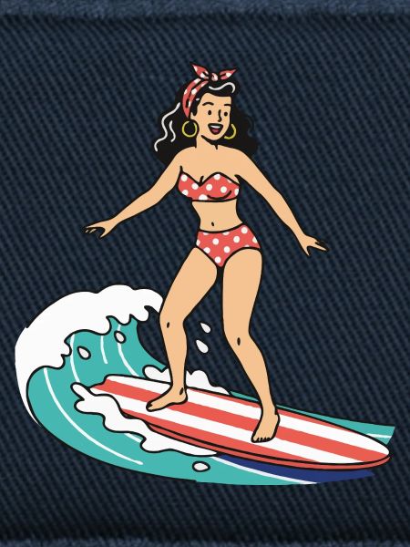 Pin-up-Mädchen auf dem Surfbrett