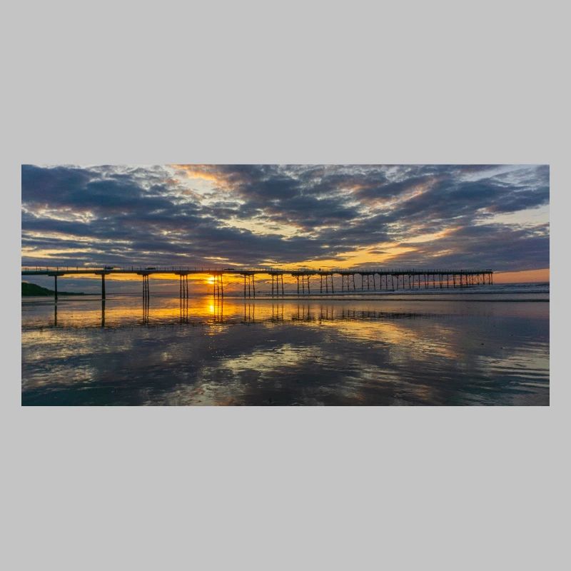 Reflets de la jetée du coucher de soleil