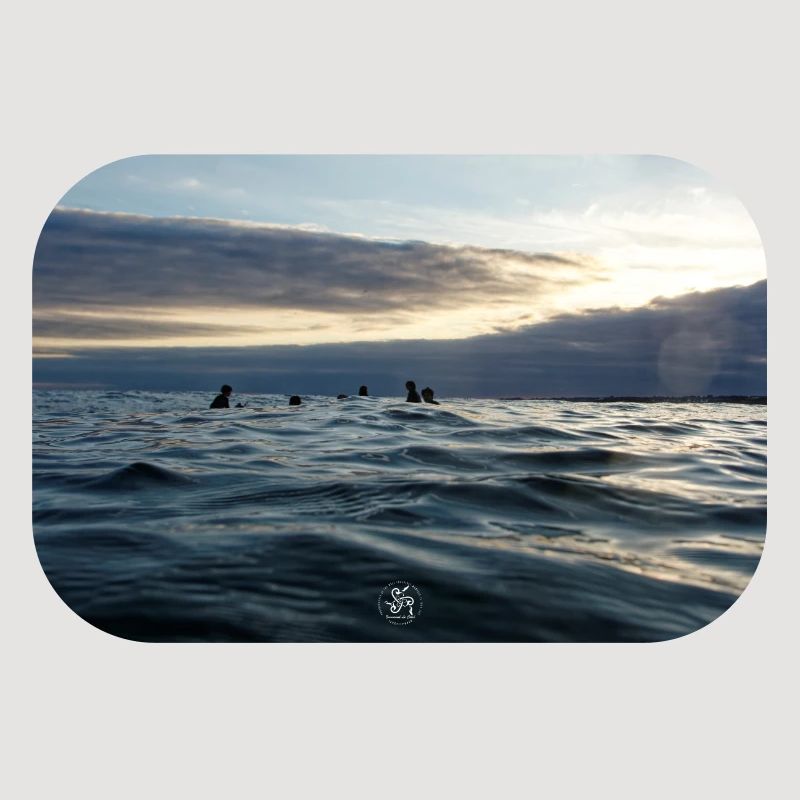 Crépuscule sur les vagues