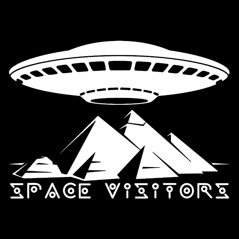 Les visiteurs et les pyramides blanches