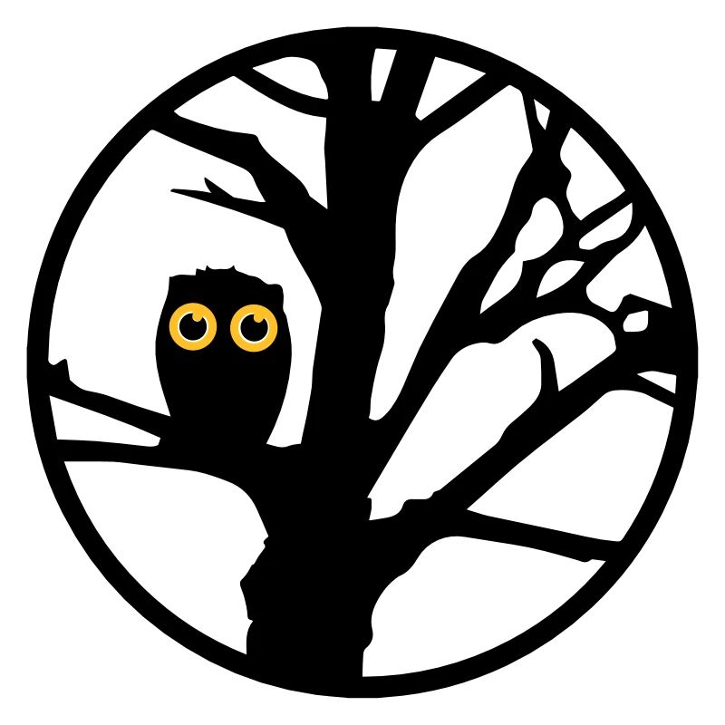 Eine Eule sitzt auf einem Baum