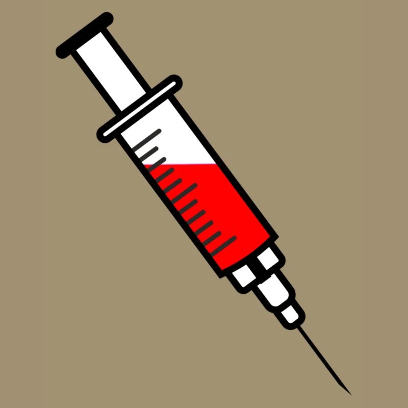 Impfspritze mit rotem flüssigem Medikament