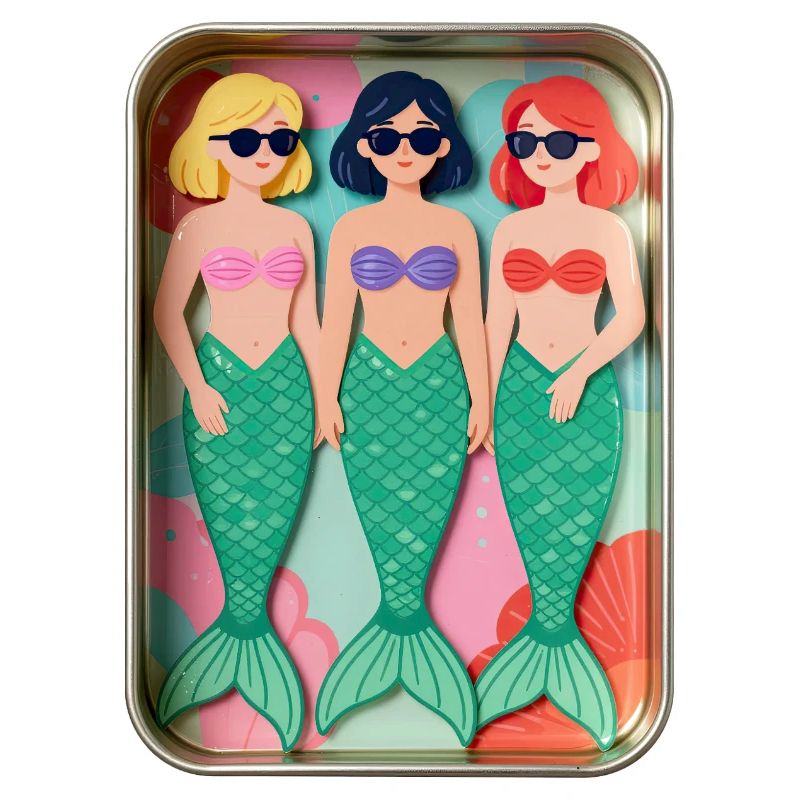 Trois sirènes dans une boîte