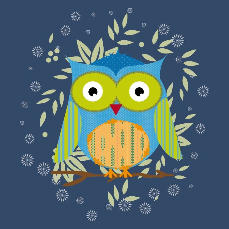 Hibou patchwork élégant sur une branche dans une mer de feuilles