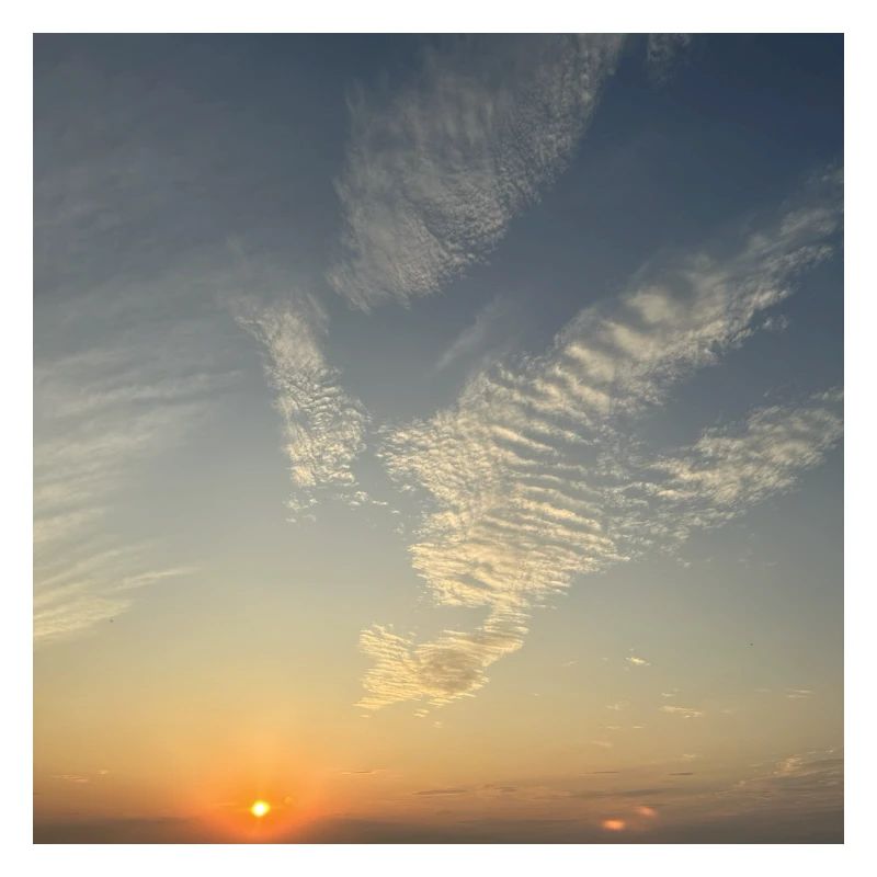 Ciel du soir avec mer de nuages