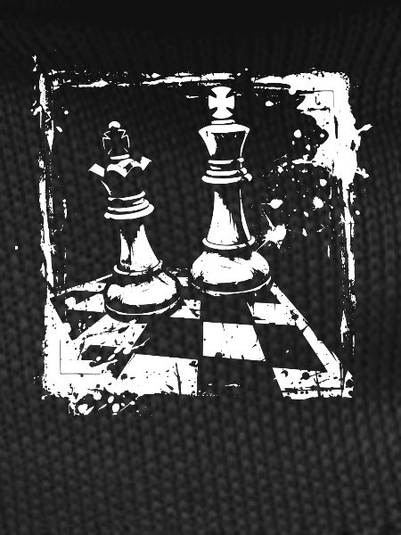 Chess queen and king