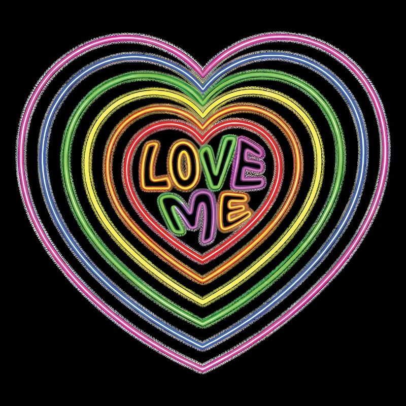 Bunter Love Me-Text Herzenform-Druck